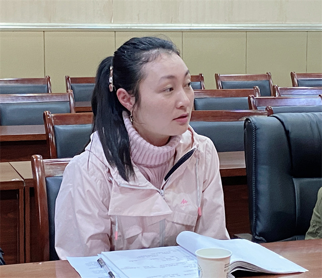 教师 代表发言.jpg