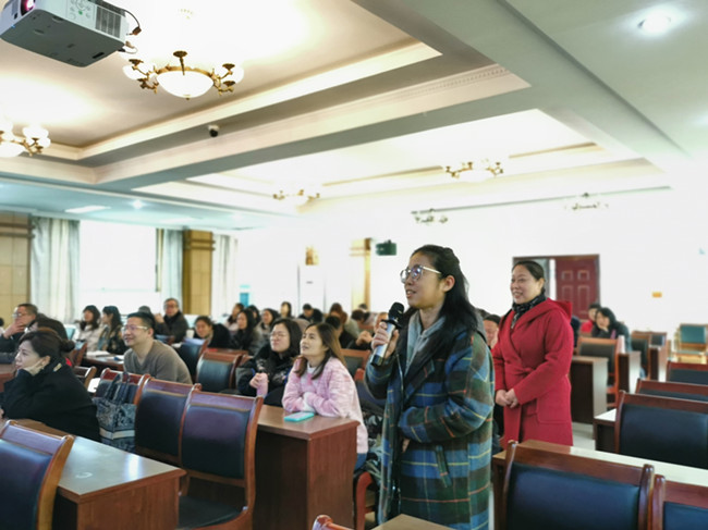 3.老师们认真训练.jpg