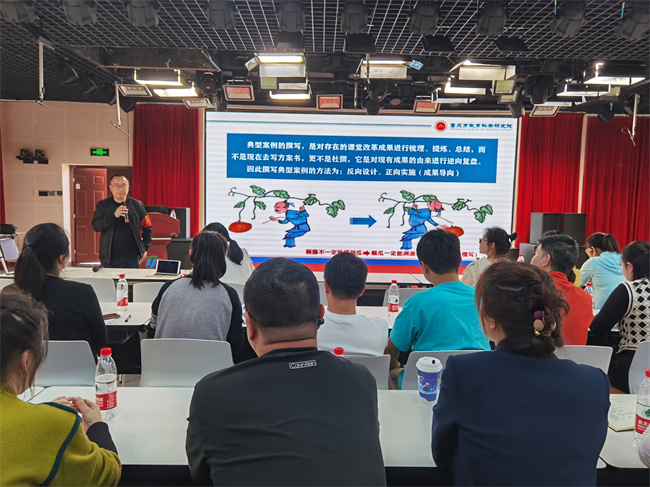 6.教务主任张伦总结发言 给老师们提要求.jpg
