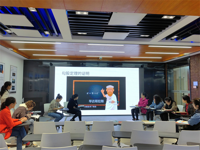 6.刘芳老师分享她感受到的数学之美.jpg
