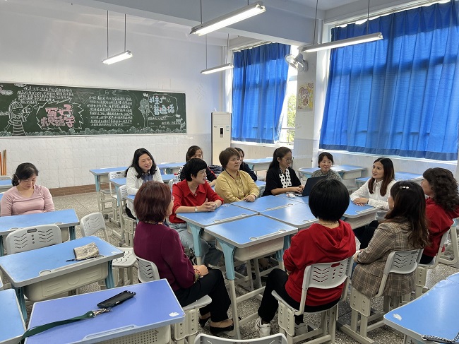 陈楠老师组织课题研讨活动.jpg